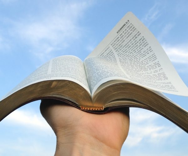 KOMITMEN DALAM KITAB SUCI