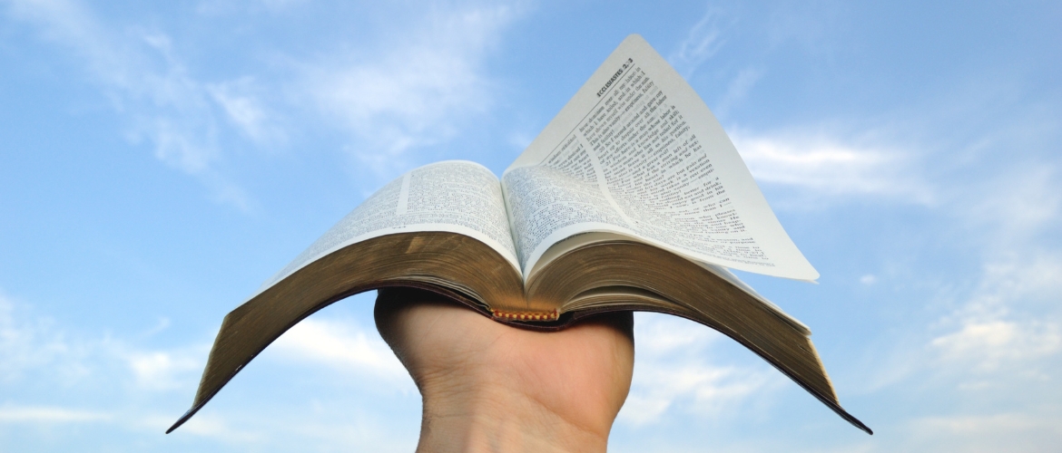 KOMITMEN DALAM KITAB SUCI