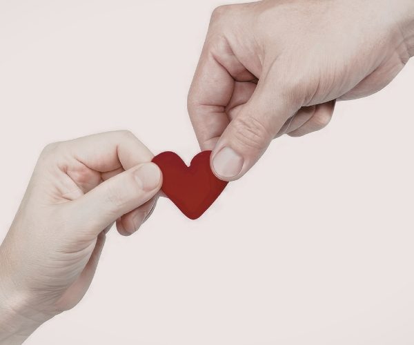 LEBIH BERBAHAGIA MEMBERI DARIPADA MENERIMA