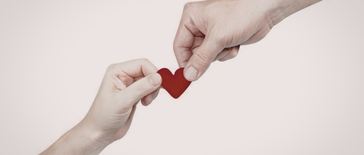 LEBIH BERBAHAGIA MEMBERI DARIPADA MENERIMA